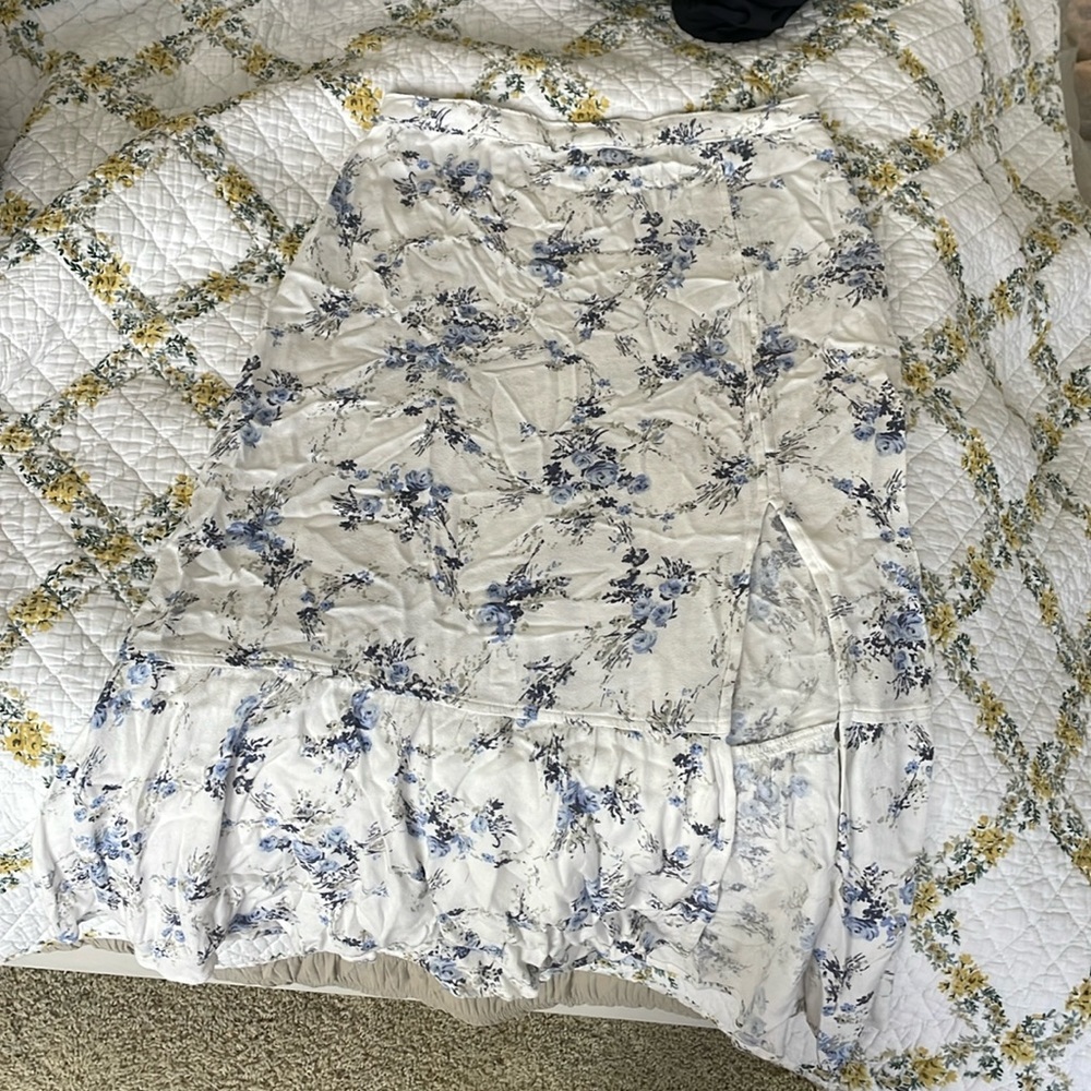 This is a midi skirt from Abercrombie and fitch in size Medium.